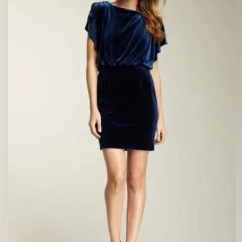 Jessica Simpson - Elegant Navy Velvet Short Dress